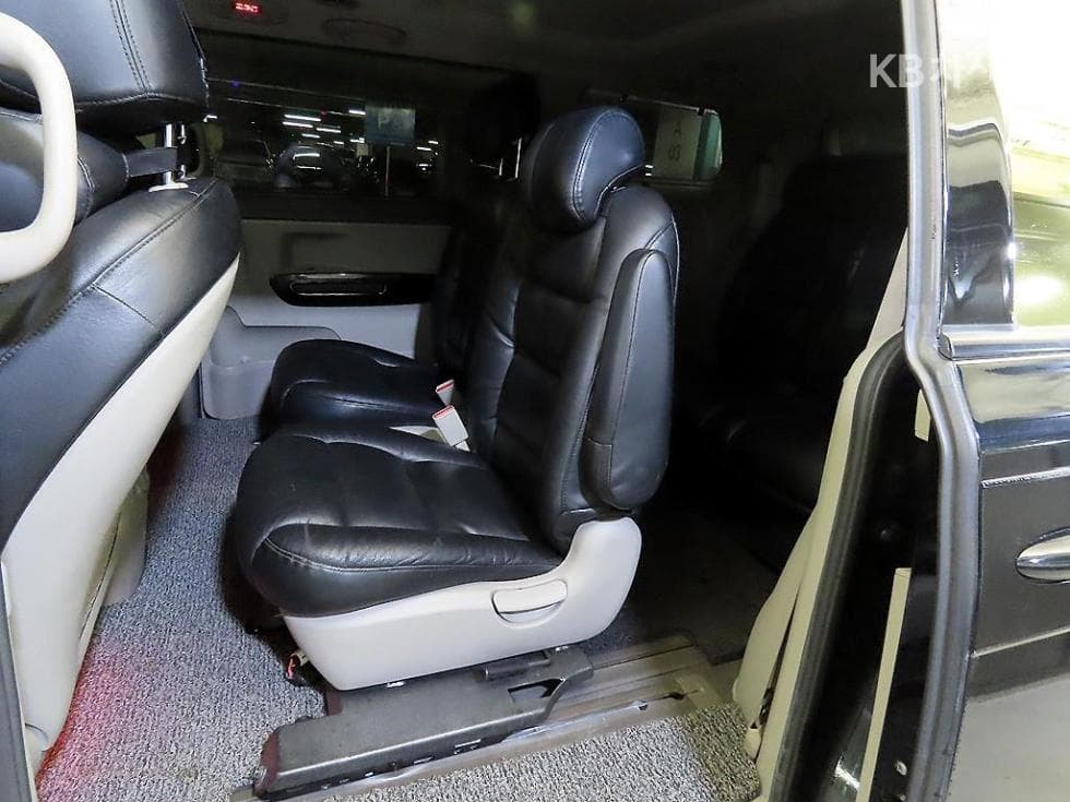 Kia All New Carnival9-seater 2.2 Diesel Noblesse - 7