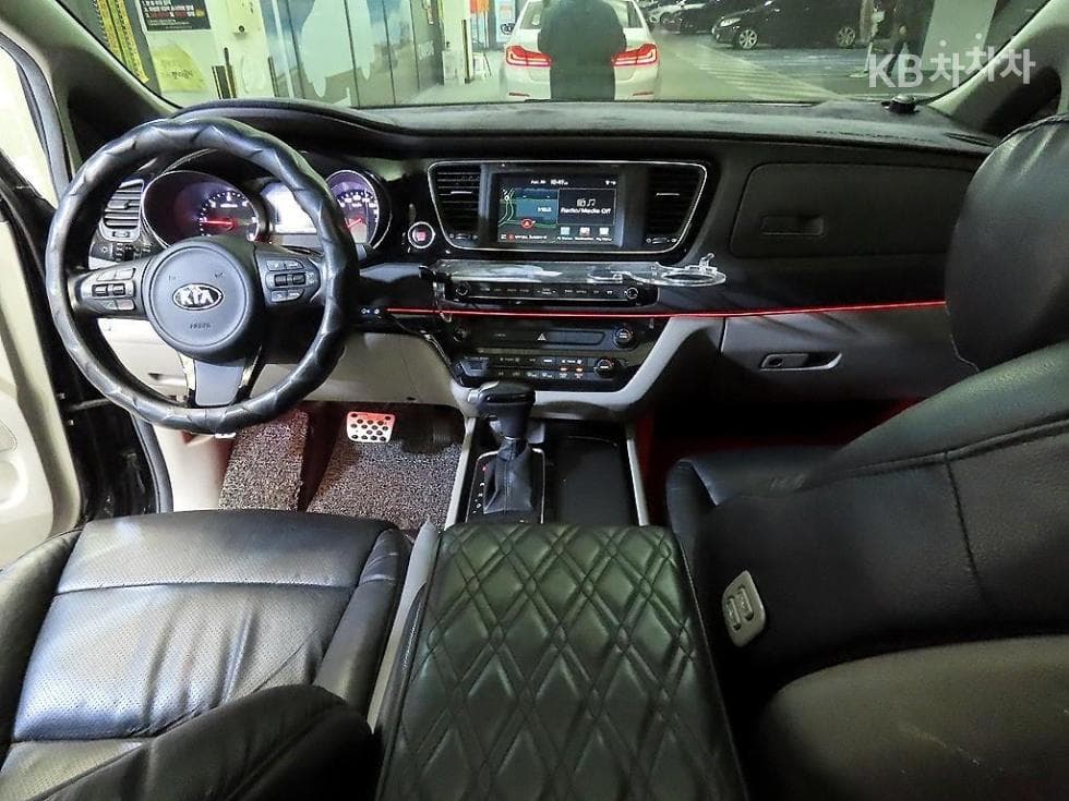 Kia All New Carnival9-seater 2.2 Diesel Noblesse - 10