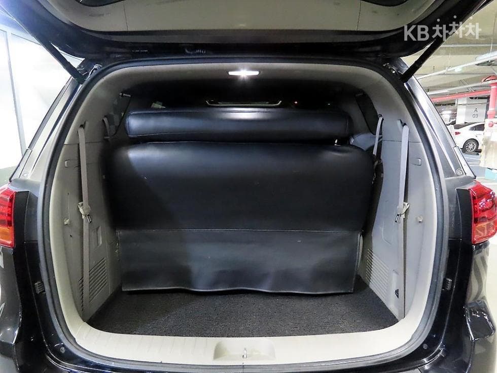 Kia All New Carnival9-seater 2.2 Diesel Noblesse - 16
