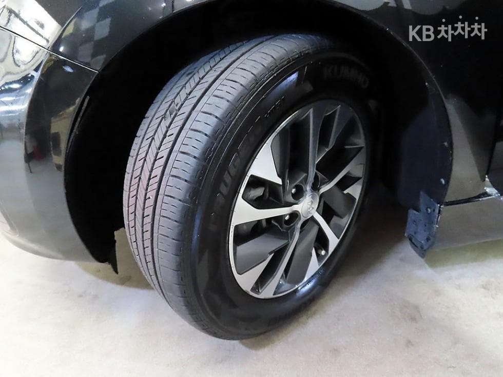 Kia All New Carnival9-seater 2.2 Diesel Noblesse - 20