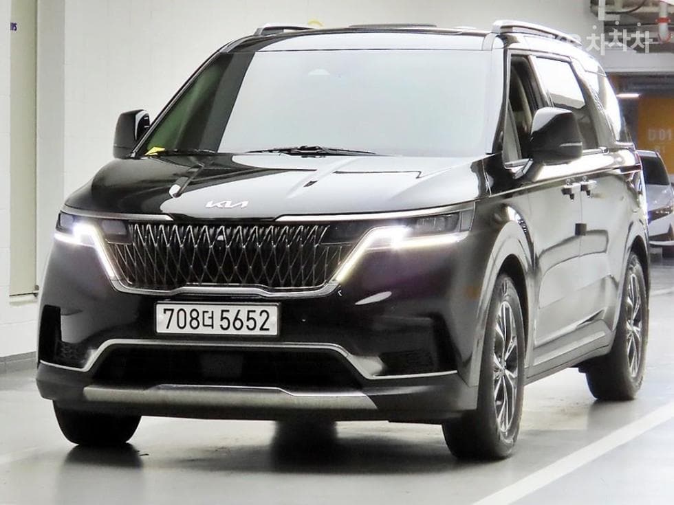 Kia Carnival 4th generationD2.2 11-seater Signature - 2