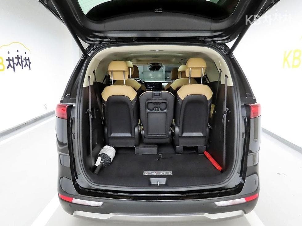 Kia Carnival 4th generationD2.2 11-seater Signature - 5
