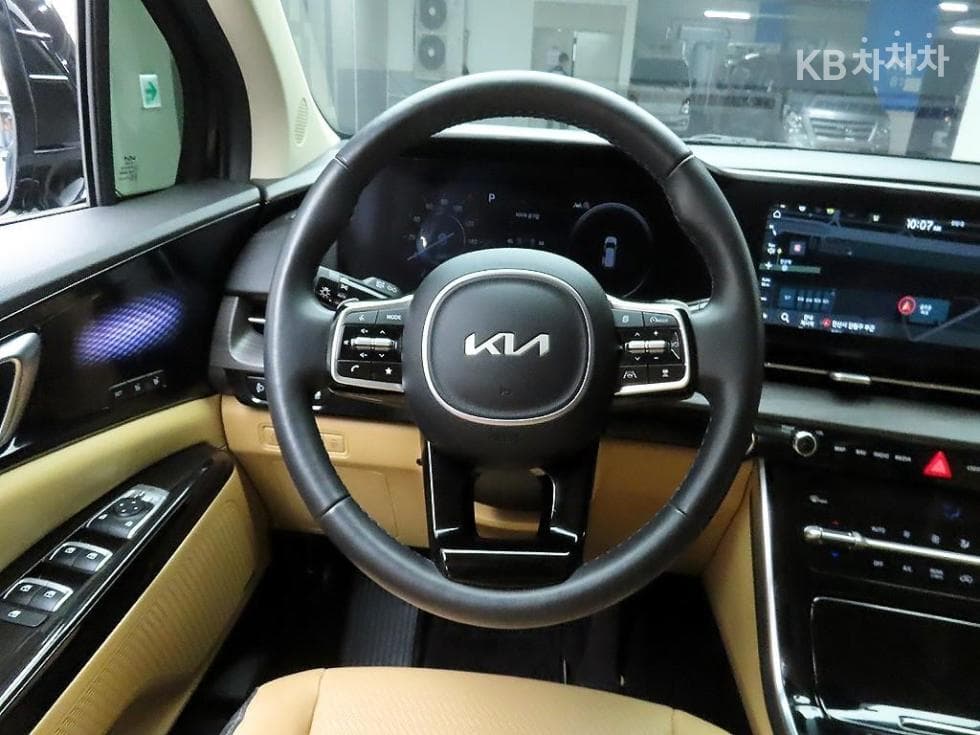 Kia Carnival 4th generationD2.2 11-seater Signature - 7