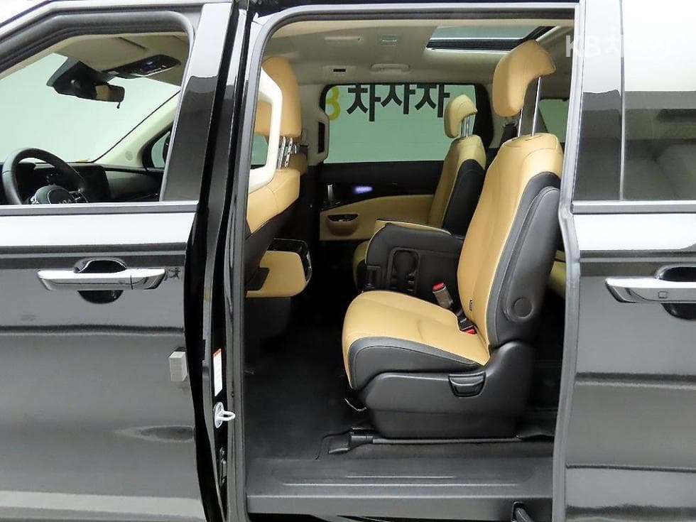 Kia Carnival 4th generationD2.2 11-seater Signature - 13