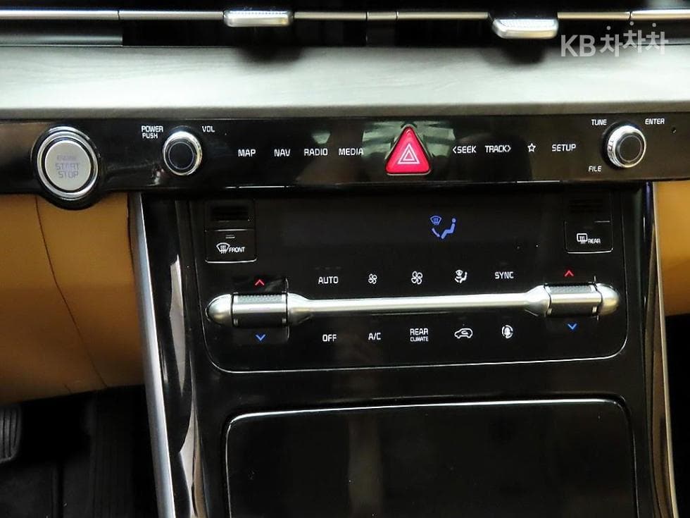 Kia Carnival 4th generationD2.2 11-seater Signature - 15