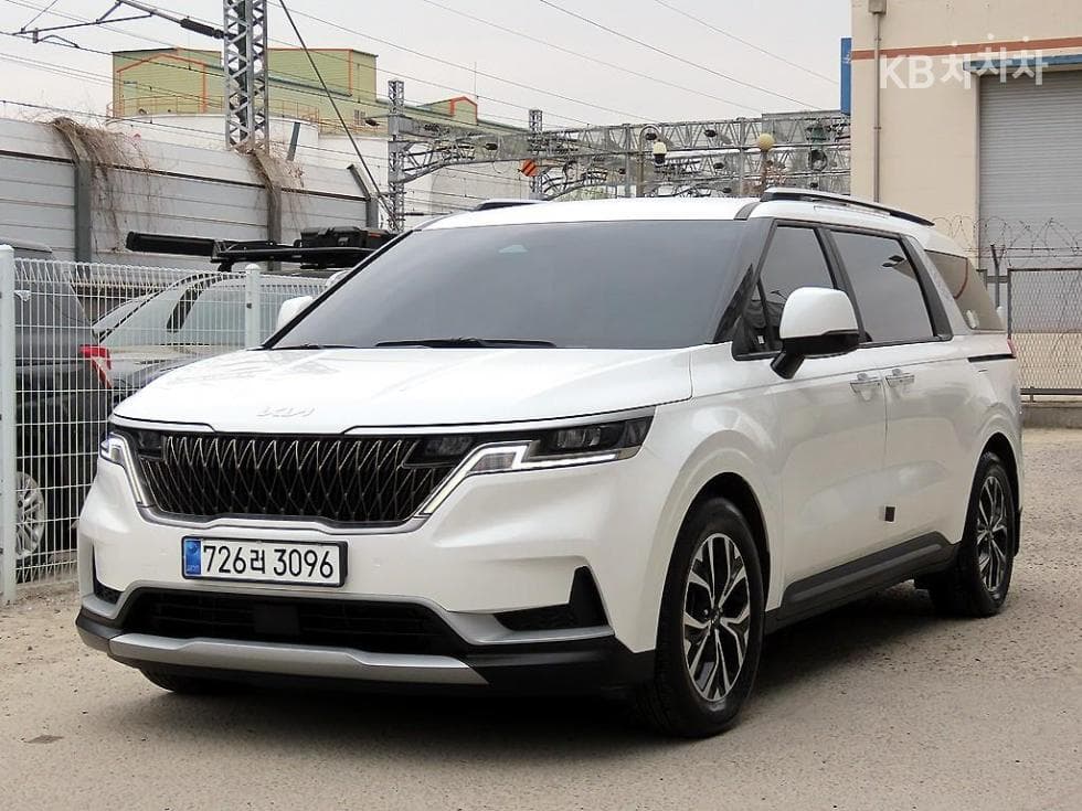 Kia Carnival 4th generation G3.5 GDI 11-seater Prestige - Image 1