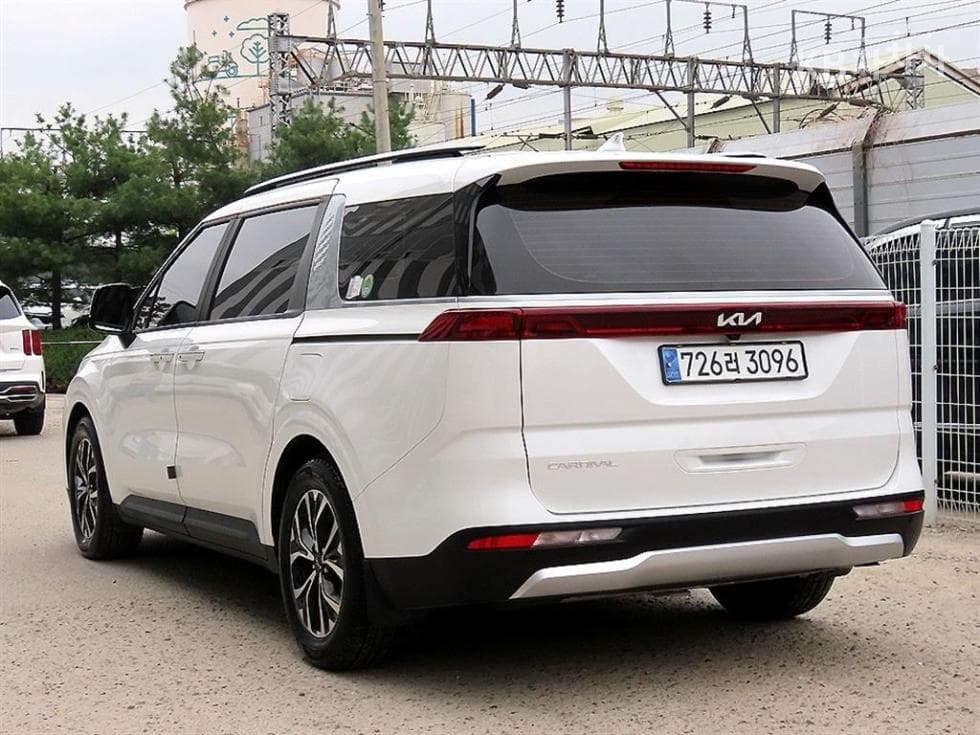 Kia Carnival 4th generationG3.5 GDI 11-seater Prestige - 3