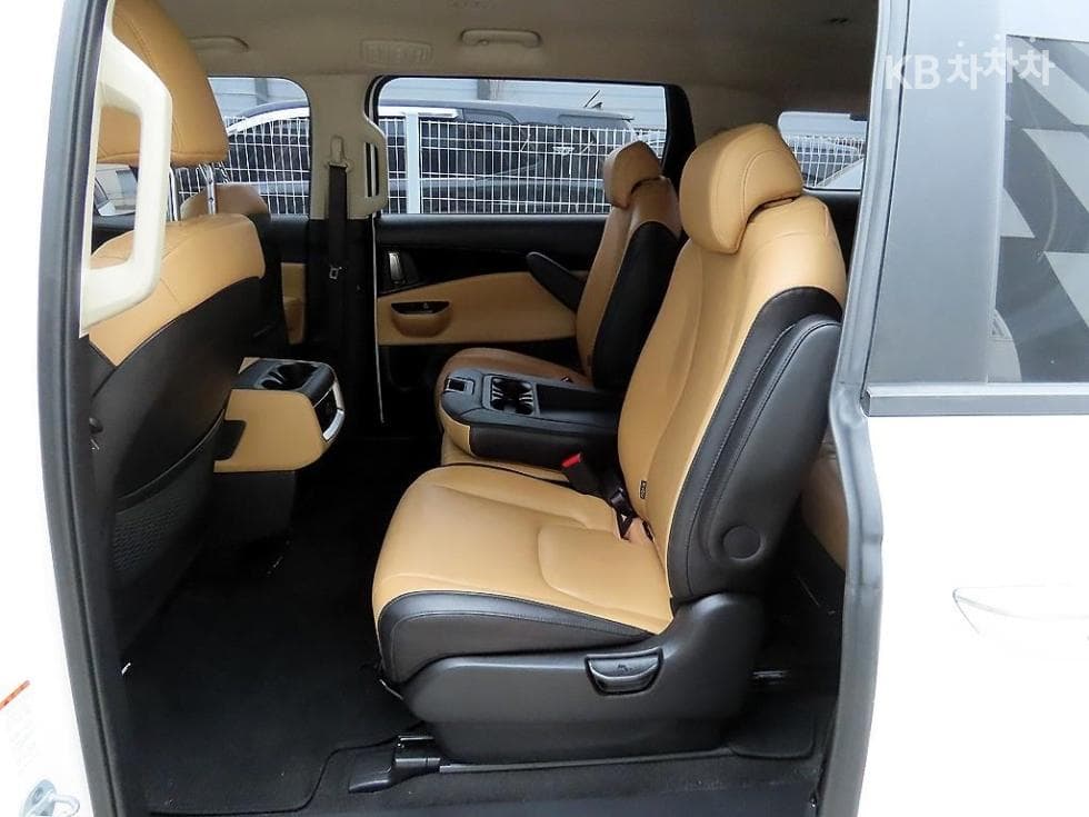 Kia Carnival 4th generationG3.5 GDI 11-seater Prestige - 6