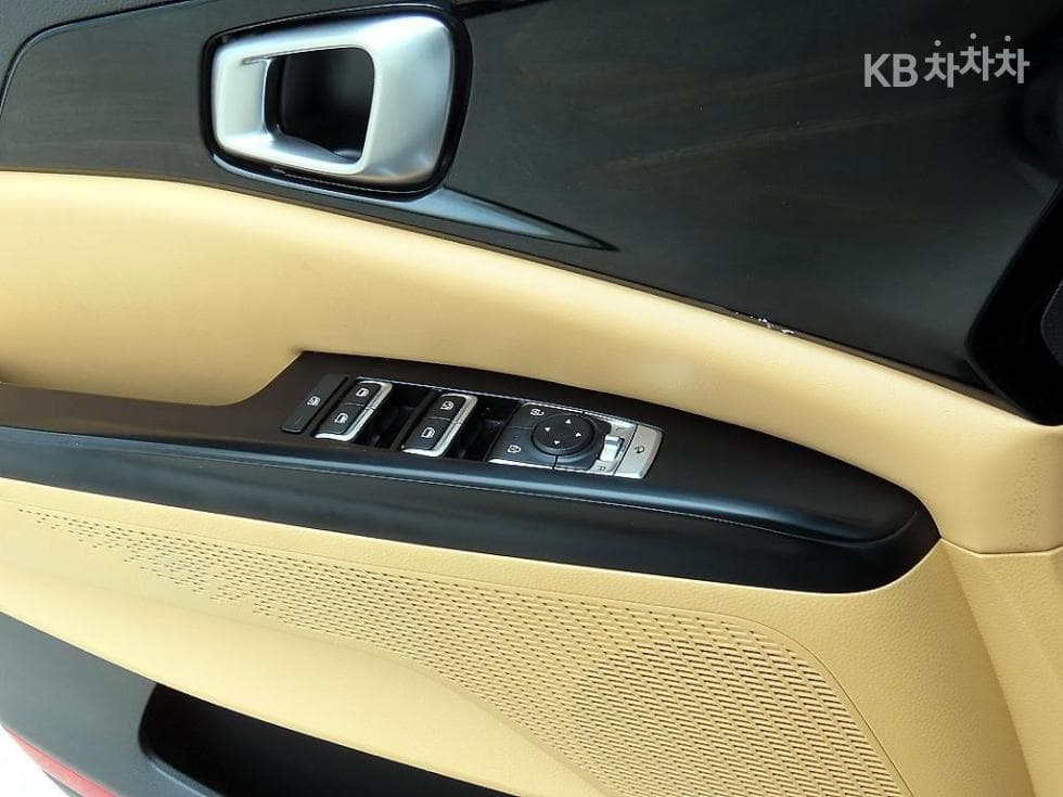 Kia Carnival 4th generationG3.5 GDI 11-seater Prestige - 12