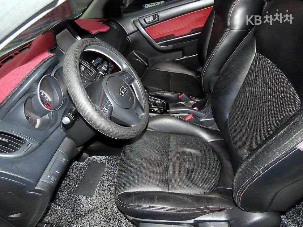 Kia Forte 쿱1.6 KOUP High-end Type 레드Premium - 6