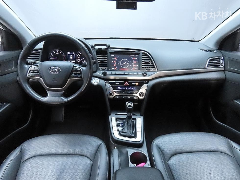 Hyundai Avante (Elantra)AD1.6 GDi Modern - 6