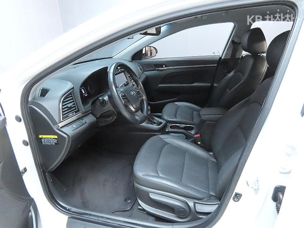 Hyundai Avante (Elantra)AD1.6 GDi Modern - 10