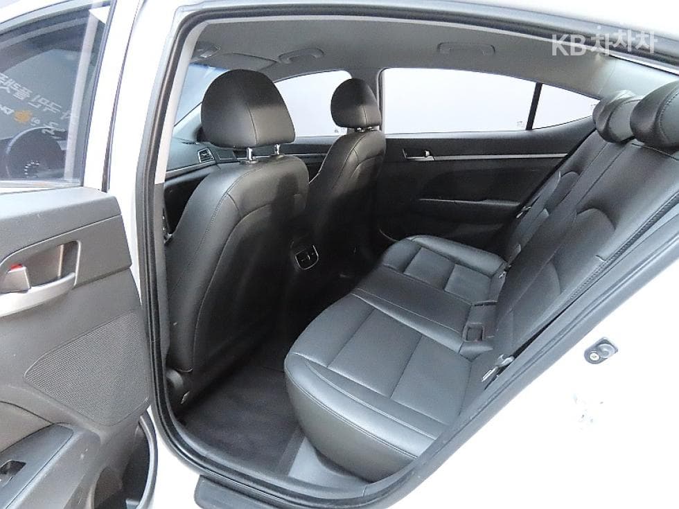 Hyundai Avante (Elantra)AD1.6 GDi Modern - 11