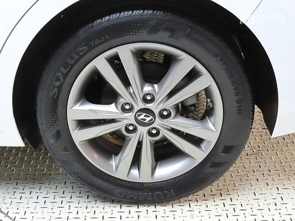 Hyundai Avante (Elantra)AD1.6 GDi Modern - 20