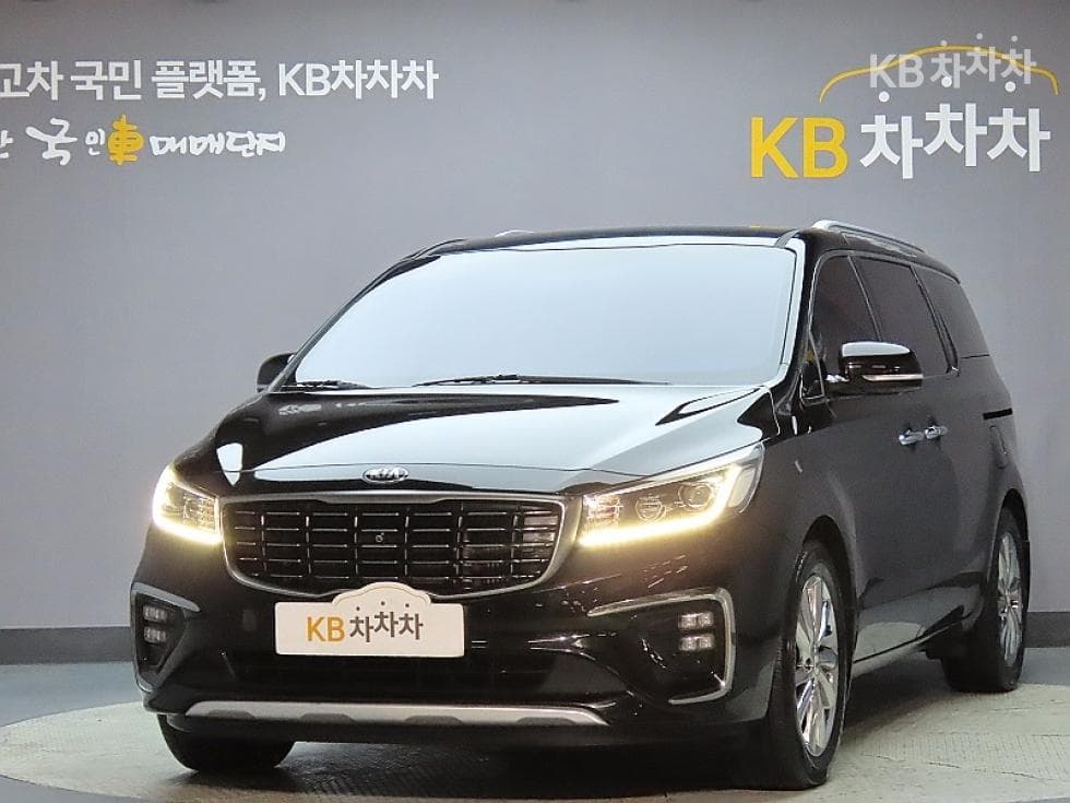 Kia The New (facelift) Carnival 7-seater (Limousine) 2.2 Diesel Limousine VIP - Image 1