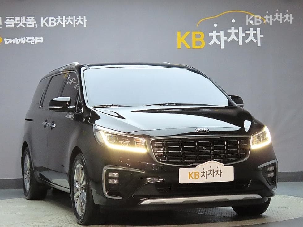 Kia The New (facelift) Carnival7-seater (Limousine) 2.2 Diesel Limousine VIP - 3