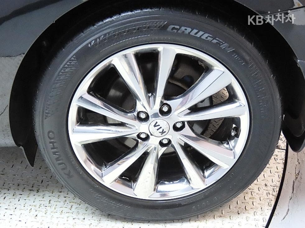 Kia The New (facelift) Carnival7-seater (Limousine) 2.2 Diesel Limousine VIP - 20