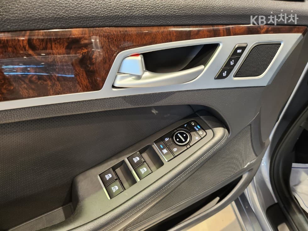Хюндай ДженезисDHG330 Premium - 19