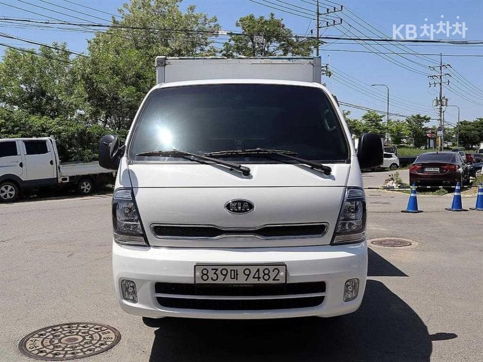 Киа The New (фейслифт) Бонго 3 (лек) Box Truck 1 тон 표준형 Королевска кабина Удължено междуосие L - Image 1