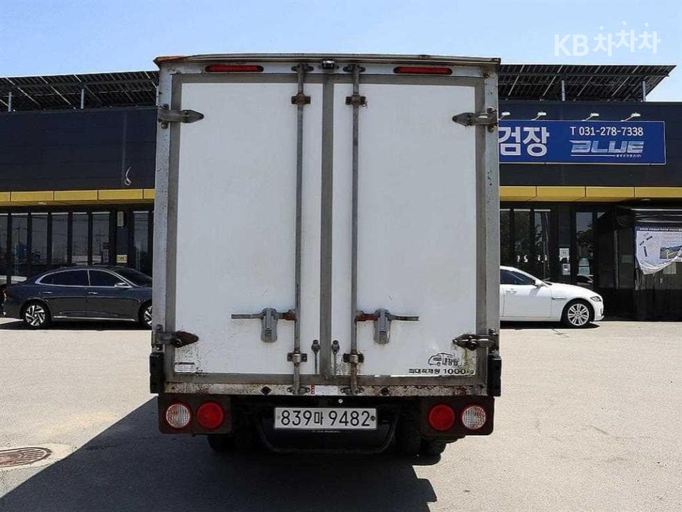 Киа The New (фейслифт) Бонго 3 (лек)Box Truck 1 тон 표준형 Королевска кабина Удължено междуосие L - 3