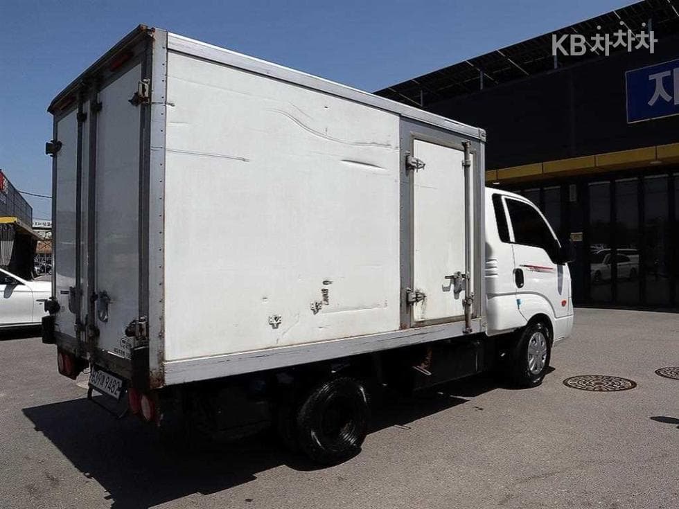 Киа The New (фейслифт) Бонго 3 (лек)Box Truck 1 тон 표준형 Королевска кабина Удължено междуосие L - 4