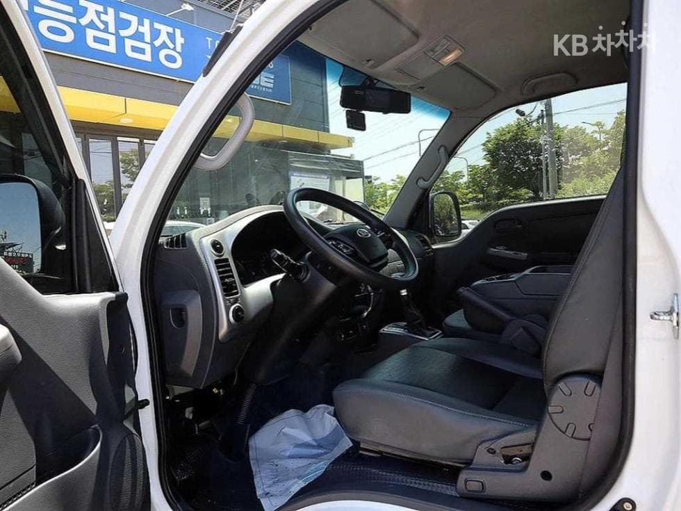 Киа The New (фейслифт) Бонго 3 (лек)Box Truck 1 тон 표준형 Королевска кабина Удължено междуосие L - 5