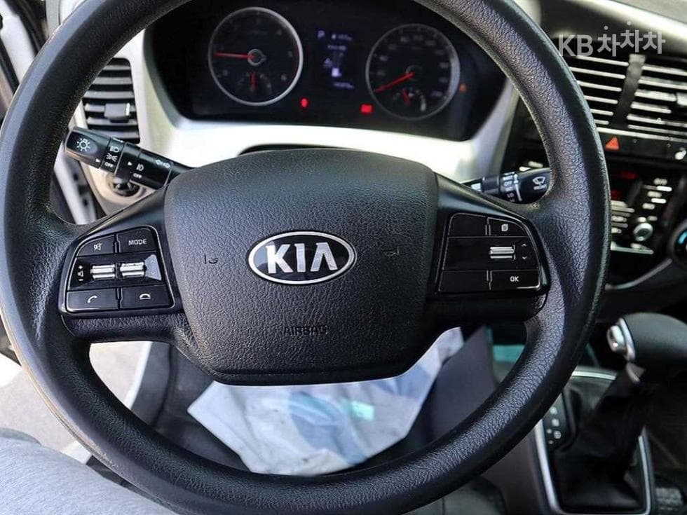 Киа The New (фейслифт) Бонго 3 (лек)Box Truck 1 тон 표준형 Королевска кабина Удължено междуосие L - 8
