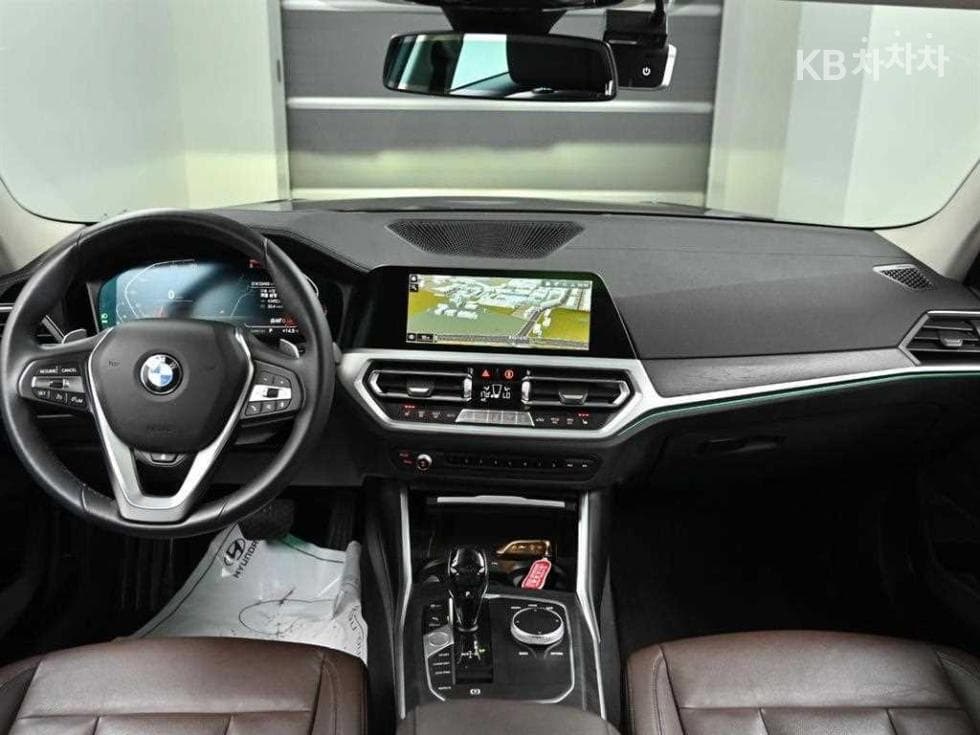 BMW 3 Series (G20)320d xDrive Luxury Line - 7