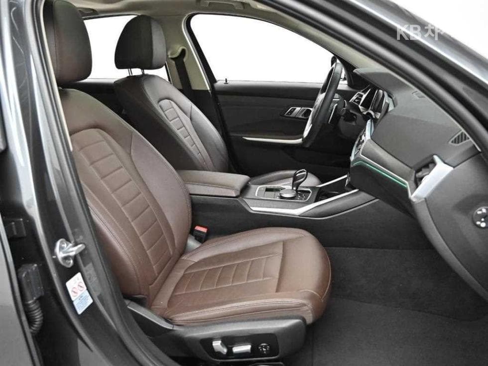 BMW 3 Series (G20)320d xDrive Luxury Line - 10