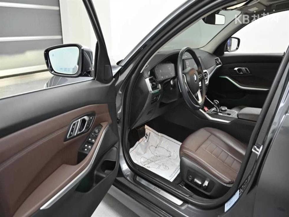BMW 3 Series (G20)320d xDrive Luxury Line - 11