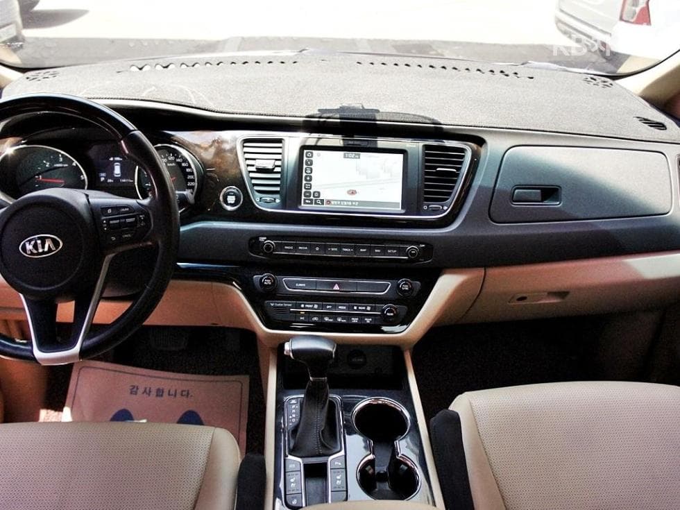 Kia The New (facelift) Carnival9-seater 2.2 Diesel Prestige - 7