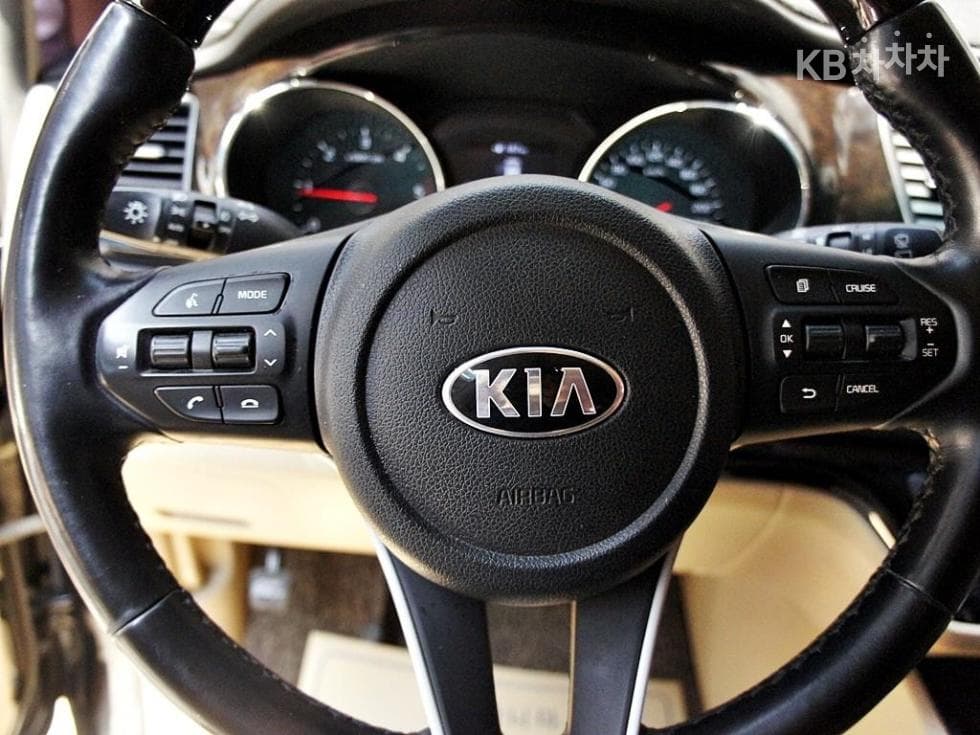Kia The New (facelift) Carnival9-seater 2.2 Diesel Prestige - 8