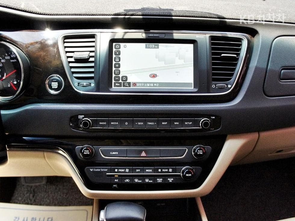 Kia The New (facelift) Carnival9-seater 2.2 Diesel Prestige - 10