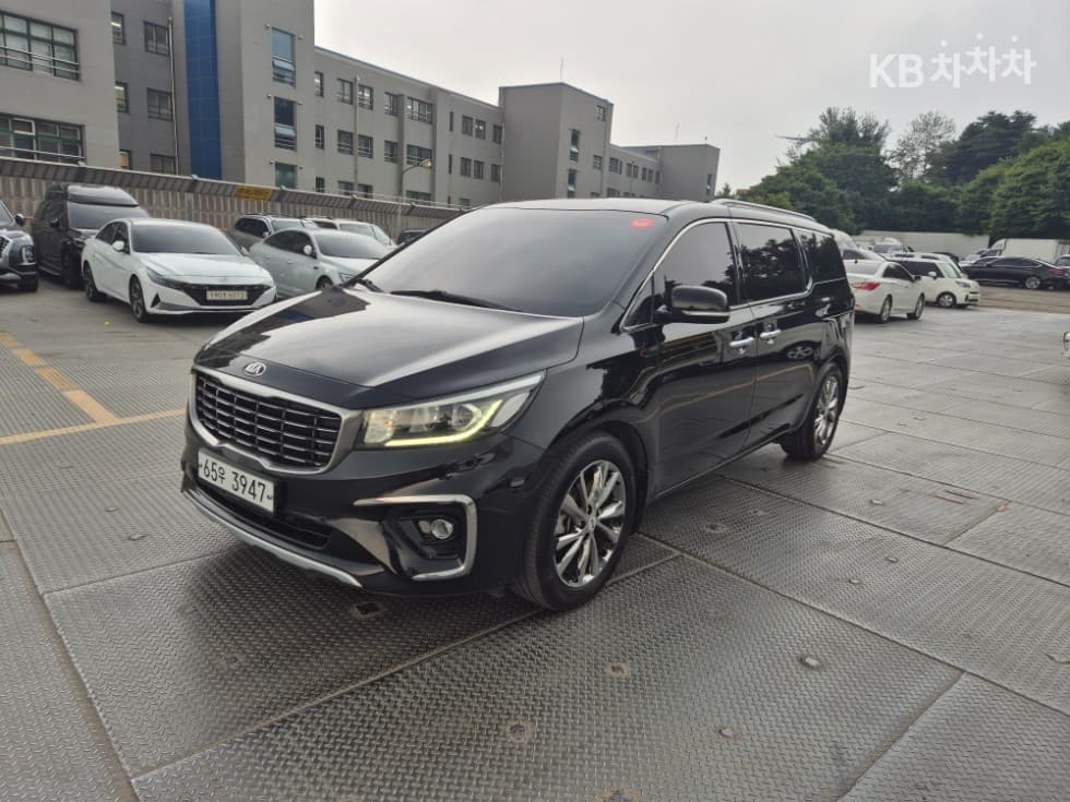 Kia The New (facelift) Carnival9-seater 2.2 Diesel Prestige - 2
