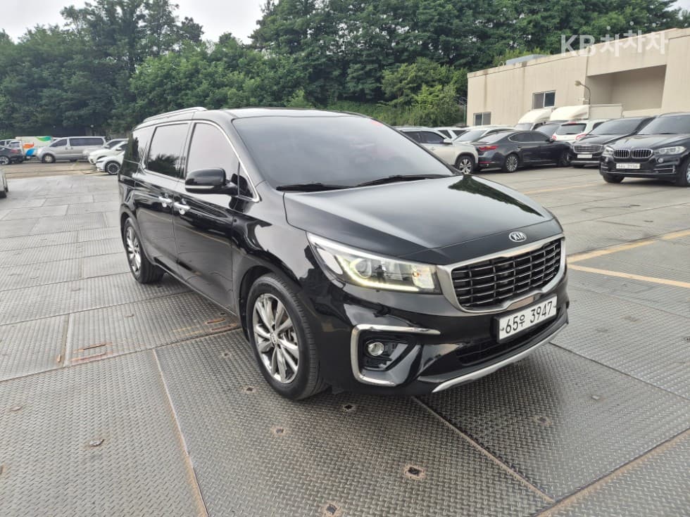 Kia The New (facelift) Carnival9-seater 2.2 Diesel Prestige - 21