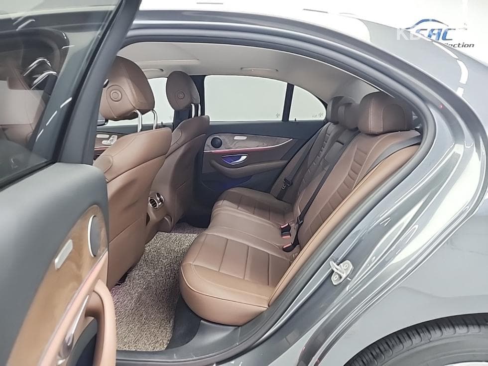 Mercedes-Benz E-ClassE300 W124 - 12