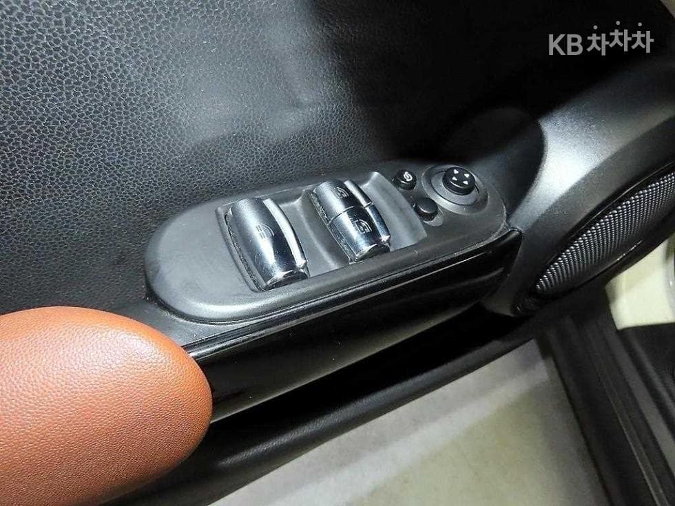 Мини Нов КабриолетS 2.0 Classic Стандартен - 16