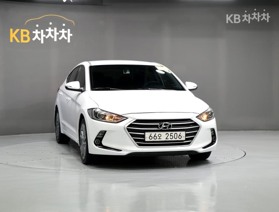Hyundai Avante (Elantra)AD1.6 GDi Value Plus - 2