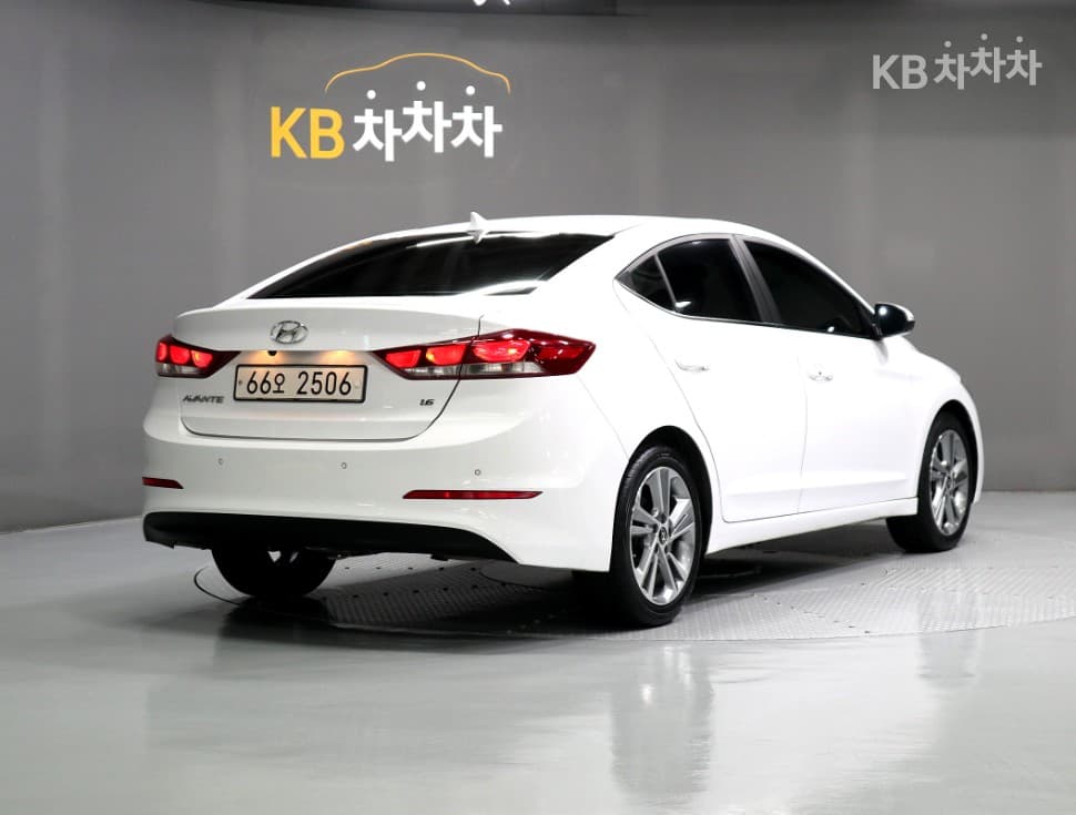 Hyundai Avante (Elantra)AD1.6 GDi Value Plus - 3