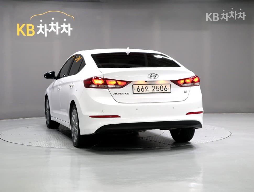 Hyundai Avante (Elantra)AD1.6 GDi Value Plus - 4