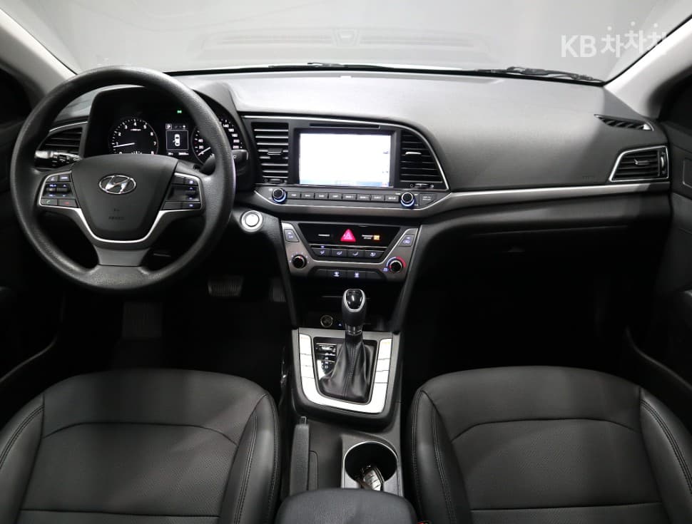 Hyundai Avante (Elantra)AD1.6 GDi Value Plus - 5