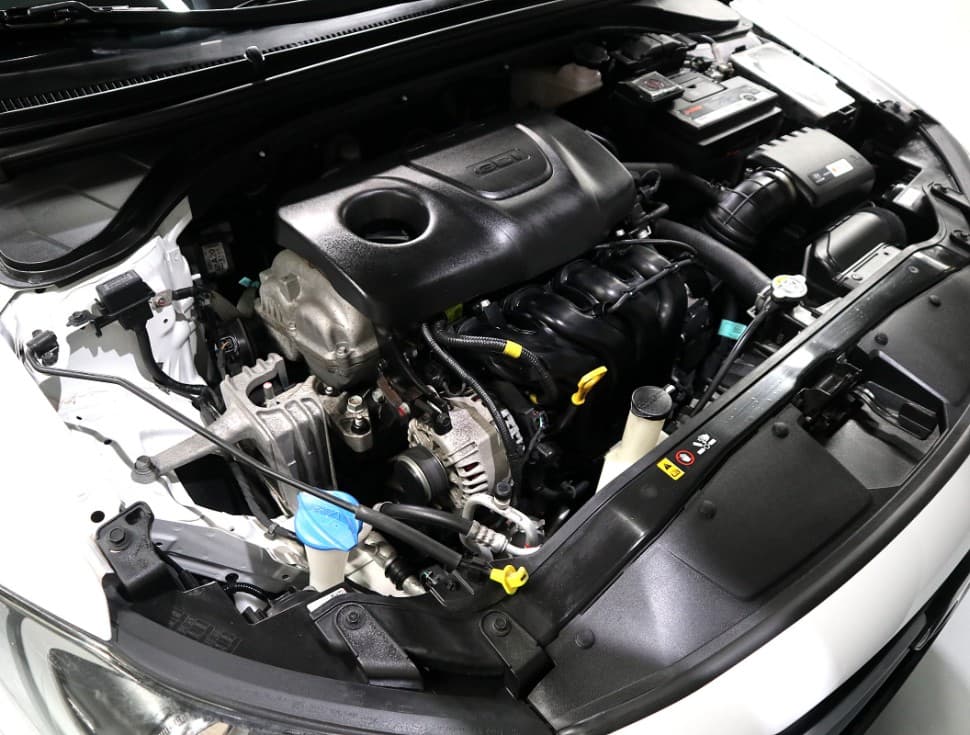 Hyundai Avante (Elantra)AD1.6 GDi Value Plus - 6