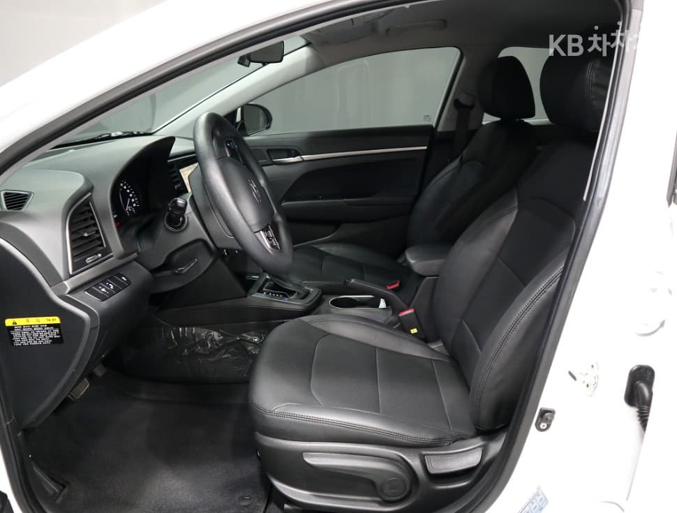 Hyundai Avante (Elantra)AD1.6 GDi Value Plus - 8