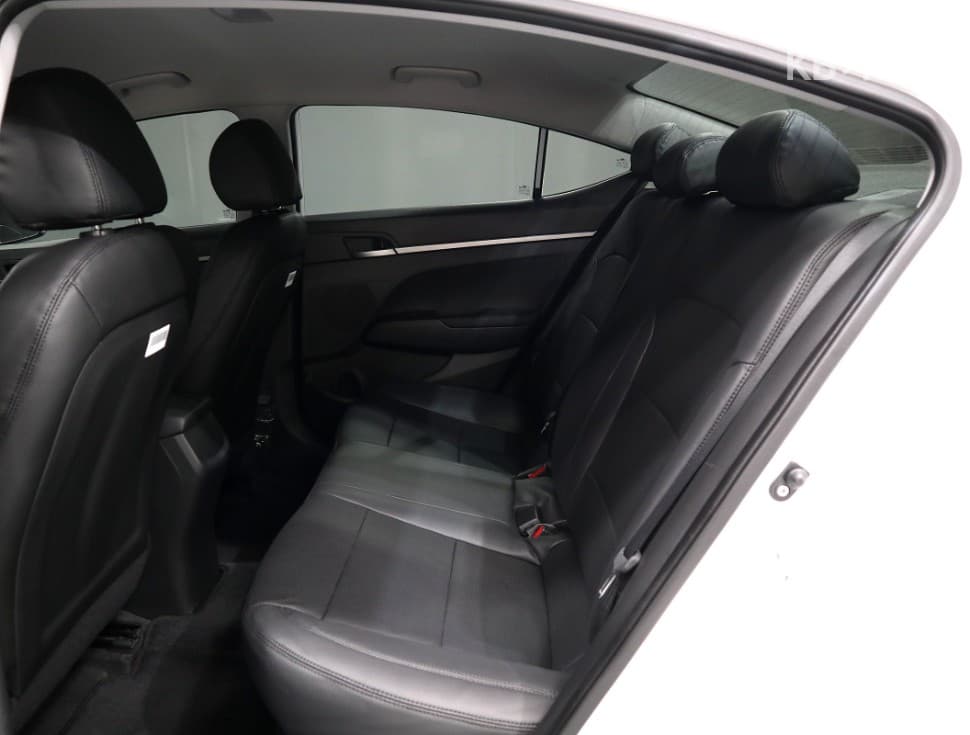 Hyundai Avante (Elantra)AD1.6 GDi Value Plus - 9