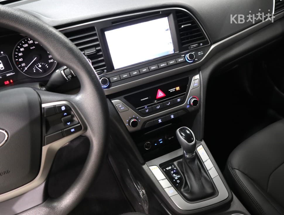 Hyundai Avante (Elantra)AD1.6 GDi Value Plus - 10