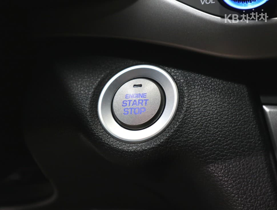 Hyundai Avante (Elantra)AD1.6 GDi Value Plus - 17