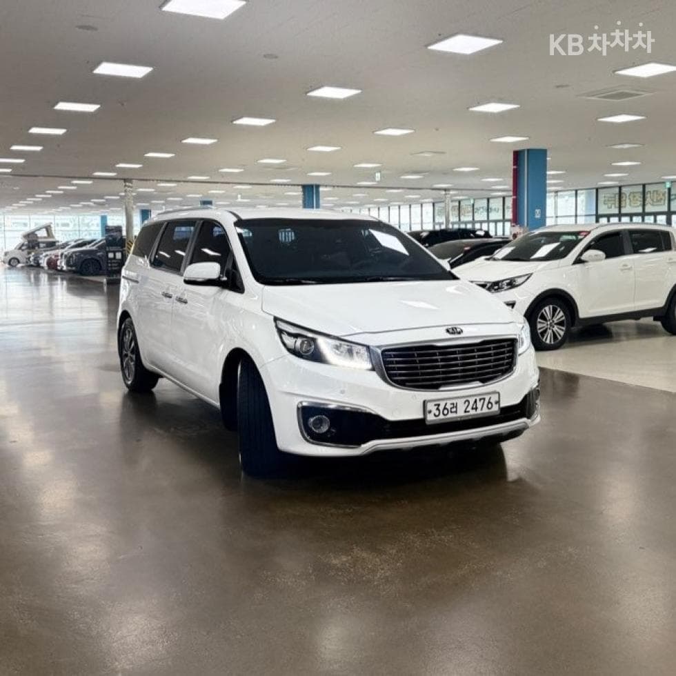 Kia All New Carnival9-seater 2.2 Diesel Luxury - 2