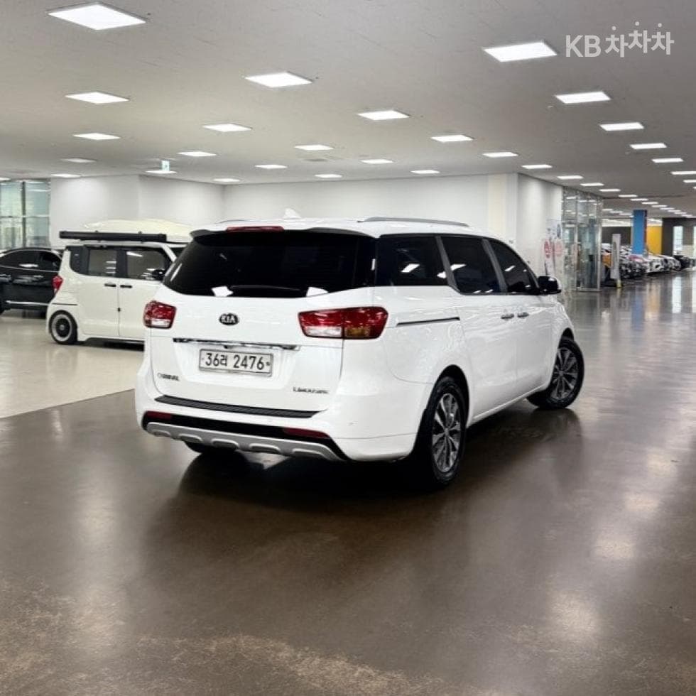 Kia All New Carnival9-seater 2.2 Diesel Luxury - 3