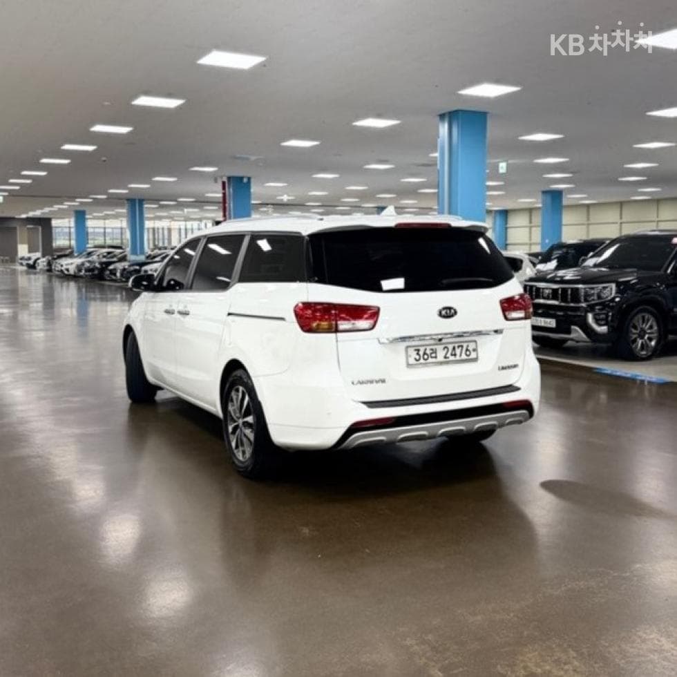 Kia All New Carnival9-seater 2.2 Diesel Luxury - 4
