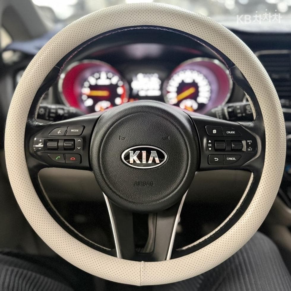 Kia All New Carnival9-seater 2.2 Diesel Luxury - 8